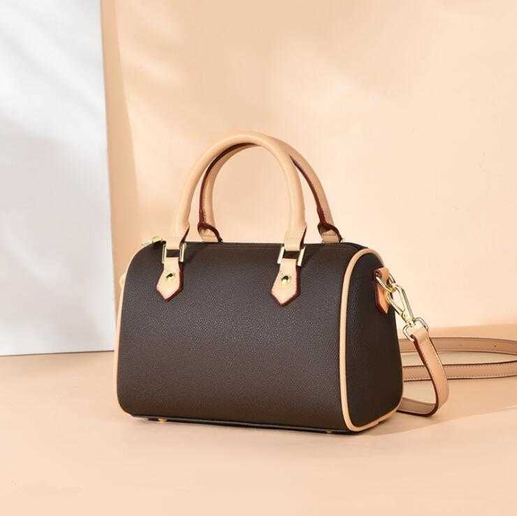 Classic Style Fashion bags High Quality Travel Shoulder Lady Totes handbags Cross Body
Classic Style Fashion bags High Quality Travel Shoulder Lady Totes handbags Cross Body