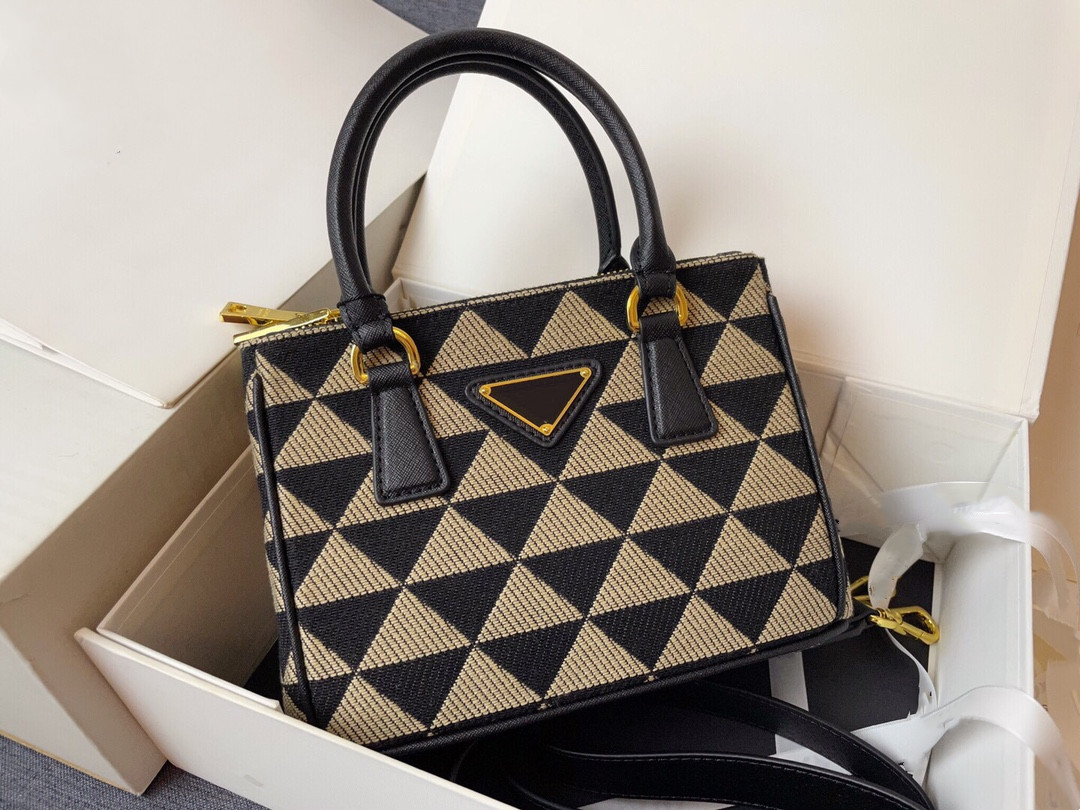 Tote Shopping Bag Handbag Crossbody Bags Canvas Leather Removable Shoulder Strap Inside Fashion Letters High Quality Pocket mini bag, Black
Tote Shopping Bag Handbag Crossbody Bags Canvas Leather Removable Shoulder Strap Inside Fashion Letters High Quality Pocket mini bag, Black