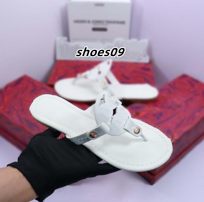 Brand sandals Women Designer Slippers Cutout Pattern Flats Low Heel Fashion Luxury Tories Slippers Rubber Summer Flip-Flops Outdoor Beach Shoes, 28
Brand sandals Women Designer Slippers Cutout Pattern Flats Low Heel Fashion Luxury Tories Slippers Rubber Summer Flip-Flops Outdoor Beach Shoes, 28
