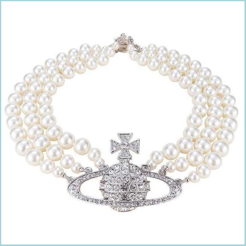 Pendant Necklaces Empress Dowager Vivian Three Layers Of Pearls Fl Diamonds Saturn Necklace Shining Bride Wedding Drop Delivery 2021 Dhbzi
Pendant Necklaces Empress Dowager Vivian Three Layers Of Pearls Fl Diamonds Saturn Necklace Shining Bride Wedding Drop Delivery 2021 Dhbzi