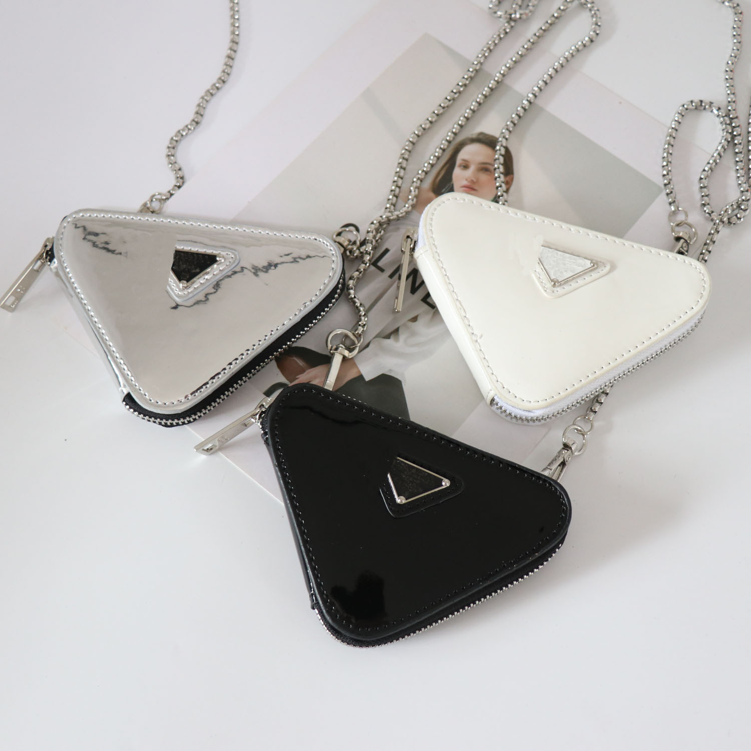 Mini Duffel Bags Triangle Chain Bag Silver Mirror One Shoulder Oblique Crossbag Ladies, Aspic
Mini Duffel Bags Triangle Chain Bag Silver Mirror One Shoulder Oblique Crossbag Ladies, Aspic