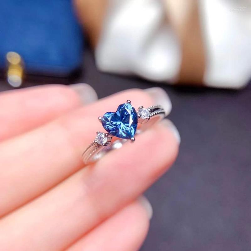Cluster Rings Beautiful 1.0CT Heart-Shaped Blue Mosan Diamond Ring S925 Sterling Silver For Women's Engagement
Cluster Rings Beautiful 1.0CT Heart-Shaped Blue Mosan Diamond Ring S925 Sterling Silver For Women's Engagement