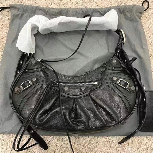 Shoulder Bag Designer motorcycle half moon LE CAGOLE tote bag Luxury mens women's with coin purse pochette embossed handbags brand Vintage crossbody 230320, White
Shoulder Bag Designer motorcycle half moon LE CAGOLE tote bag Luxury mens women's with coin purse pochette embossed handbags brand Vintage crossbody 230320, White