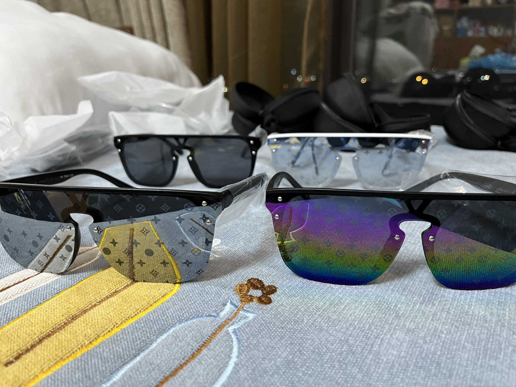 Fashion luxury man hot designer sunglasses for men and woman vintage square matte frame Letter printed Color film glasses trend leisure
Fashion luxury man hot designer sunglasses for men and woman vintage square matte frame Letter printed Color film glasses trend leisure