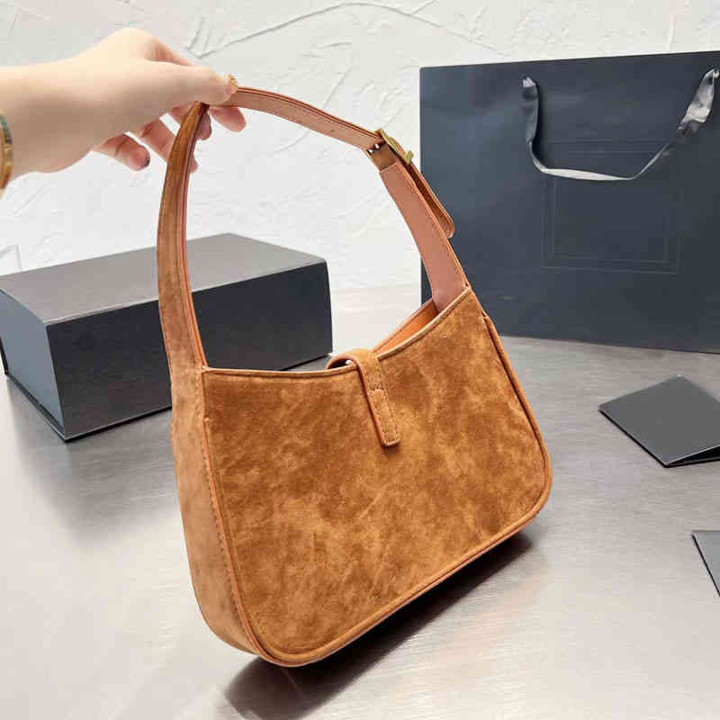 Shoulder Bags Designer Bag Handbags Women Armpit Bag Leather Handbag Classic Designer Handbags Purse Crossbody Purses 220905, Brown
Shoulder Bags Designer Bag Handbags Women Armpit Bag Leather Handbag Classic Designer Handbags Purse Crossbody Purses 220905, Brown