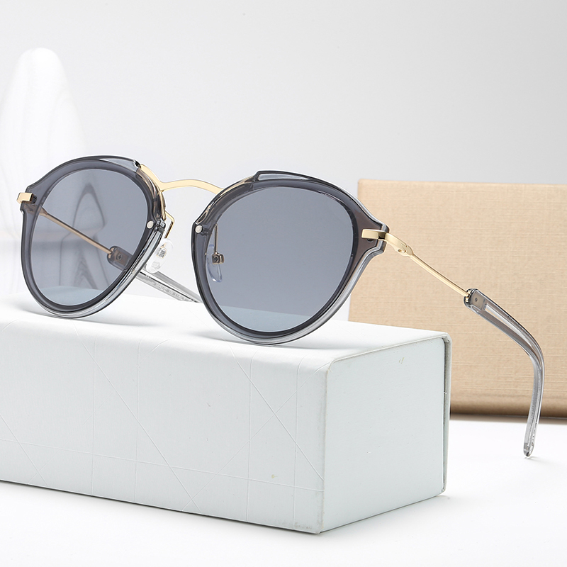 2022 Brand design Sunglasses women men designer Fashion sun glasses vintage Gradient lens female male UV400
2022 Brand design Sunglasses women men designer Fashion sun glasses vintage Gradient lens female male UV400