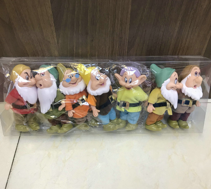 

Disney genuine authorized doll fairy tale princess seven dwarfs series family ornaments children's play house toys holiday surprise