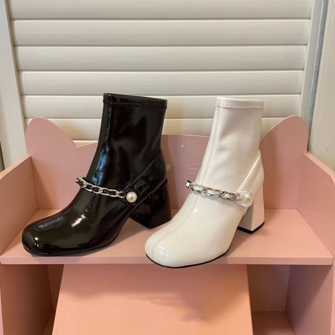 

Designer Women High Heel Boots New Pearl Chain Fashion High-Heel Stretch Black White Ladies Chunky Heels Martin Boots