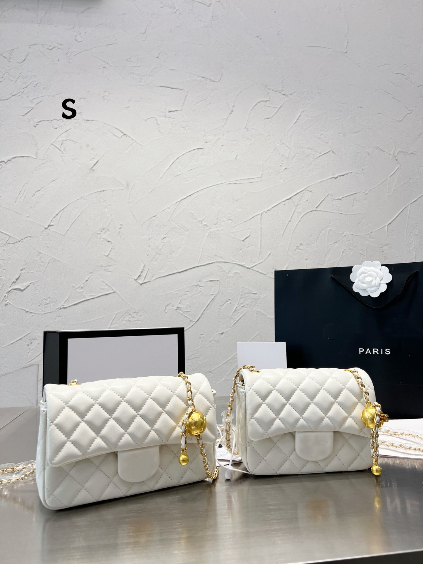Luxury Designer Classic Mini Flap Gold Crush Ball Quilted Bags Lambskin Crossbody Purse Adjustable Shoulder Strap Large Capacity Fashion Trend Handbags
Luxury Designer Classic Mini Flap Gold Crush Ball Quilted Bags Lambskin Crossbody Purse Adjustable Shoulder Strap Large Capacity Fashion Trend Handbags