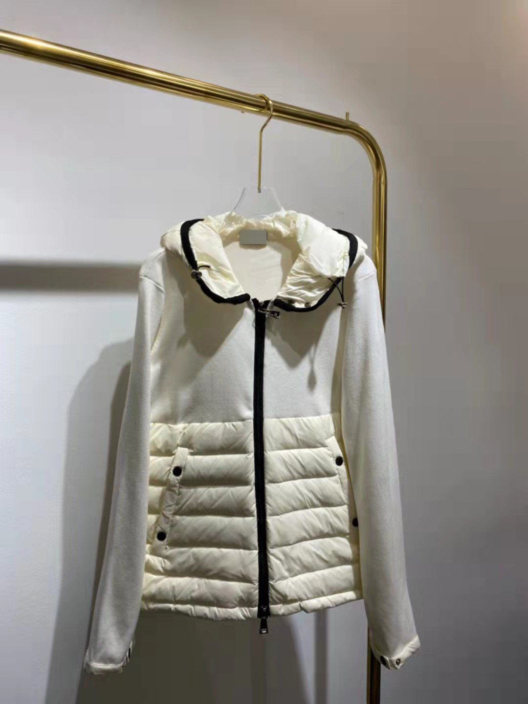 Designer Downs Jacket Embroiled Letter Badge Womens monclair Down Windbreaker Thick Clothing Casual 2 color sizeS-L, Sold out
Designer Downs Jacket Embroiled Letter Badge Womens monclair Down Windbreaker Thick Clothing Casual 2 color sizeS-L, Sold out