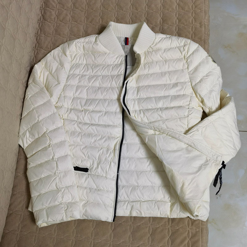 Striped sleeve knit panel mens down jacket France Luxury Brand jackets Europe and American style coat size1-4, Sold out
Striped sleeve knit panel mens down jacket France Luxury Brand jackets Europe and American style coat size1-4, Sold out