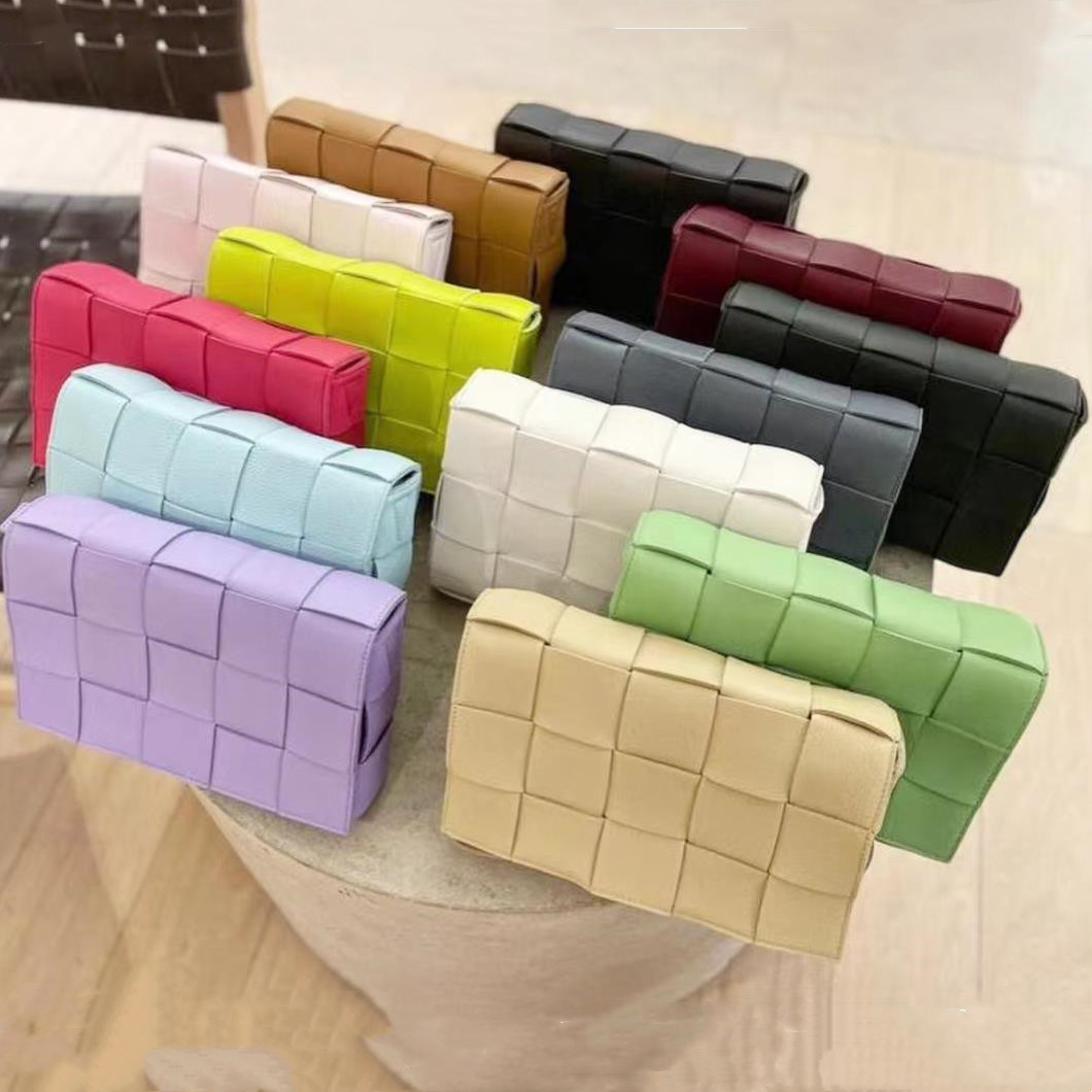 Top hand woven leather shoulder bag Handbag Luxury designer multi color choice Women's handbags Clutch Bags woven pillow Shoulder Purses, Paper box
Top hand woven leather shoulder bag Handbag Luxury designer multi color choice Women's handbags Clutch Bags woven pillow Shoulder Purses, Paper box