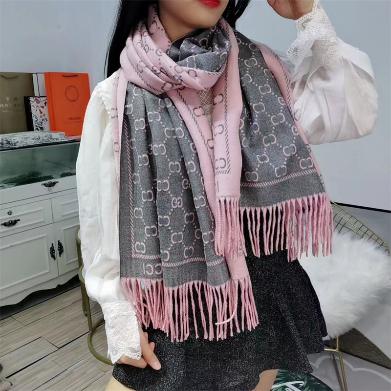 Designer women's scarf brand cashmere full letter printed scarfs luxury soft touch scarves package with label long shawl in autumn and winter Wraps
Designer women's scarf brand cashmere full letter printed scarfs luxury soft touch scarves package with label long shawl in autumn and winter Wraps