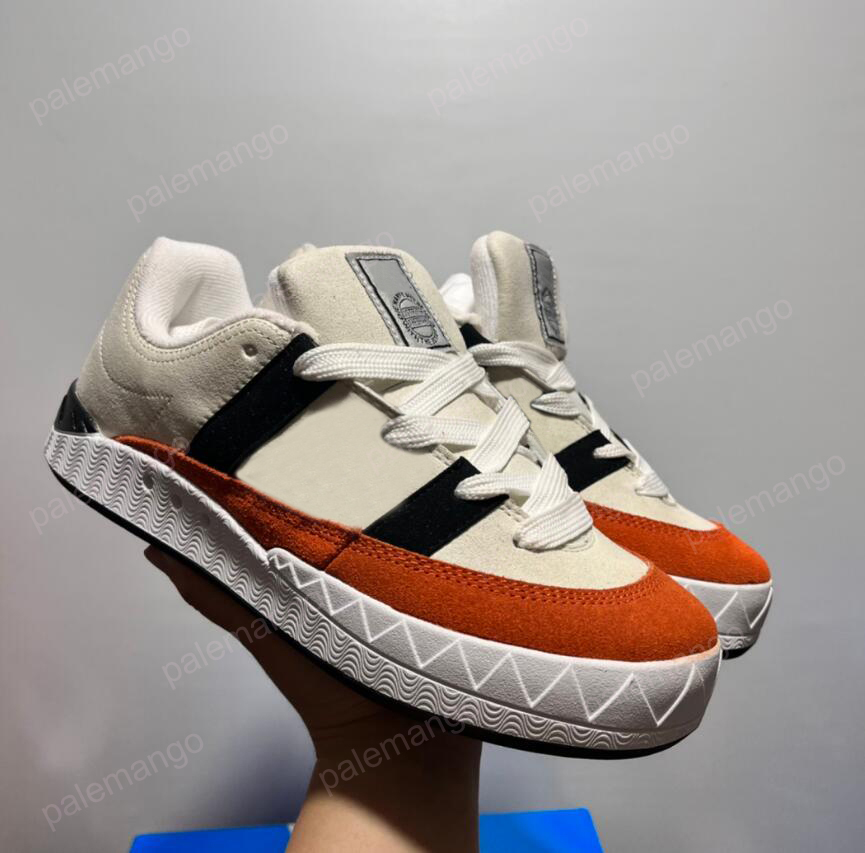 Designers Skate Shoes Mens Womens Low Shark Bread Suede Leather Thick Soles Wide Laces Were Born In 1996s Adimatic Returned Multiple Classic Casual Men Woman, Bubble film
Designers Skate Shoes Mens Womens Low Shark Bread Suede Leather Thick Soles Wide Laces Were Born In 1996s Adimatic Returned Multiple Classic Casual Men Woman, Bubble film