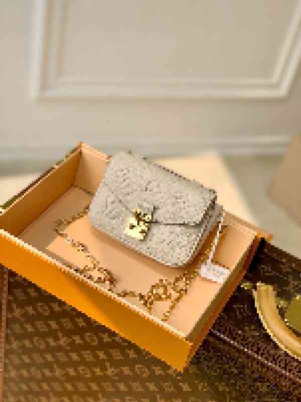 Evening Bags Luxury Handbags Brand M81390 MICRO METIS CHAIN BAGLuxury Designer shoulder bag messenger Clutches Real Leather Eveni, Picture show
Evening Bags Luxury Handbags Brand M81390 MICRO METIS CHAIN BAGLuxury Designer shoulder bag messenger Clutches Real Leather Eveni, Picture show