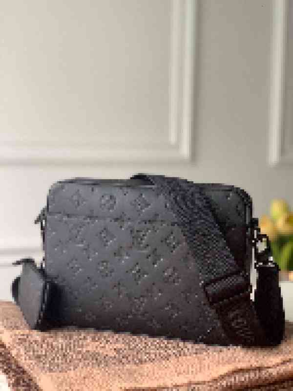Other Bags Luxury Handbags Brand Duo graphic embossed messenger bag M69827 Women Shoulder Totes Evening Cross Body Bag
Other Bags Luxury Handbags Brand Duo graphic embossed messenger bag M69827 Women Shoulder Totes Evening Cross Body Bag