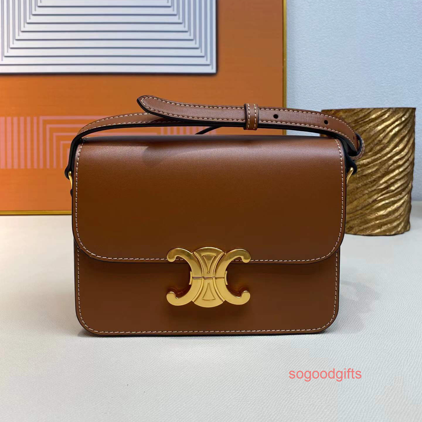 Celins's Genuine leather Triomphe Shoulder Bag Designer handbags Arc de Triomphe box bag female tofu single shoulder diagonal small square, Brown
Celins's Genuine leather Triomphe Shoulder Bag Designer handbags Arc de Triomphe box bag female tofu single shoulder diagonal small square, Brown