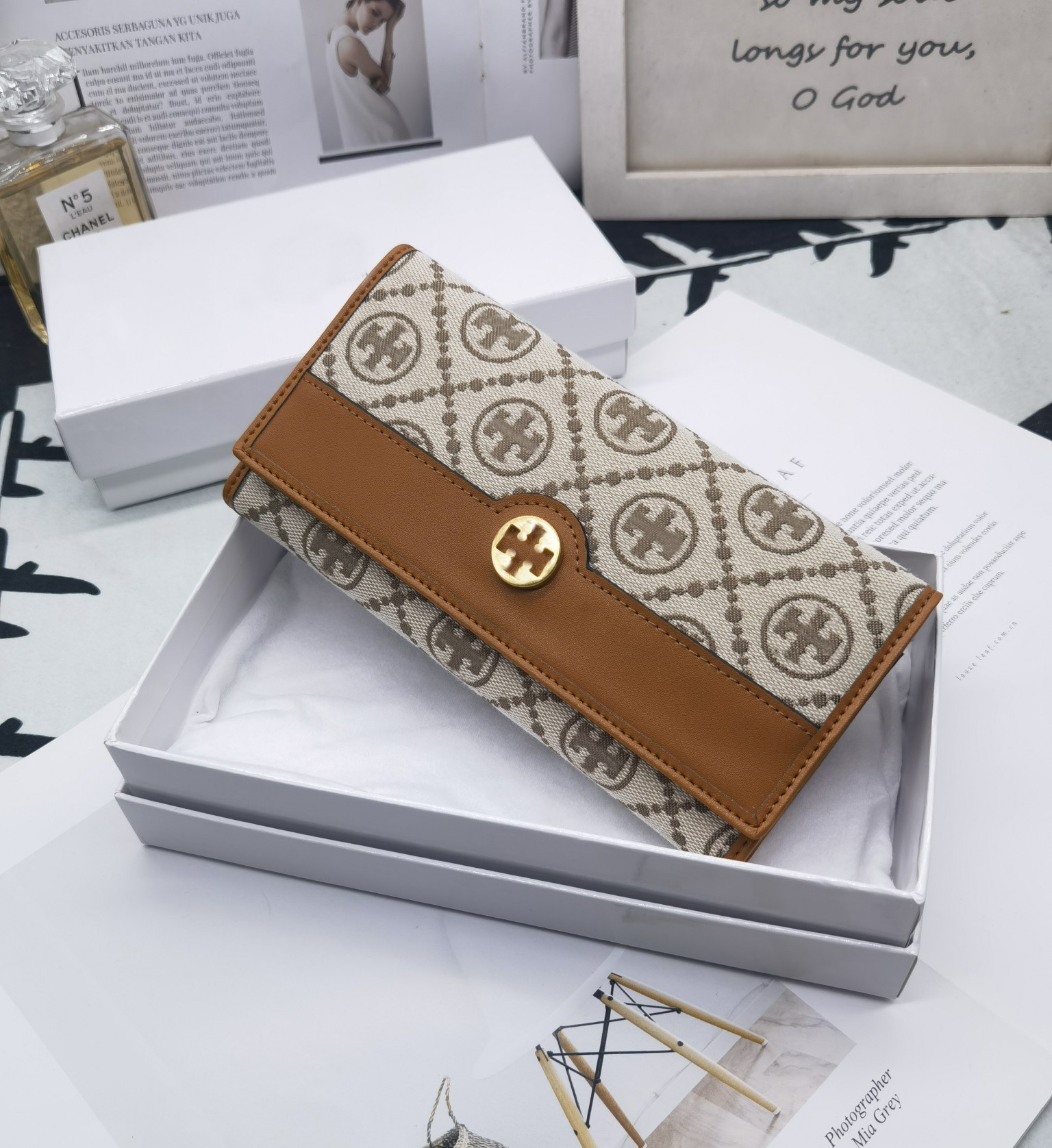Fashion Designers WALLET Womens Genuine leather Wallets Tops Quality Coin Purse bags Card Holder Clutch With Box Dust bag TB-8152
Fashion Designers WALLET Womens Genuine leather Wallets Tops Quality Coin Purse bags Card Holder Clutch With Box Dust bag TB-8152
