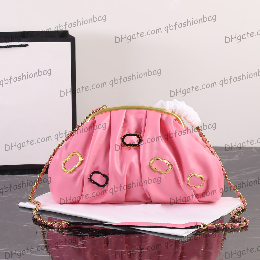 France Womens Evening Party Cloud Clip Bags With Enamel Gold Metal Badge Matelasse Chain Crossbody Shoulder Large Capacity Purse Outdoor Sacoche Handbags 30X18CM, Box
France Womens Evening Party Cloud Clip Bags With Enamel Gold Metal Badge Matelasse Chain Crossbody Shoulder Large Capacity Purse Outdoor Sacoche Handbags 30X18CM, Box