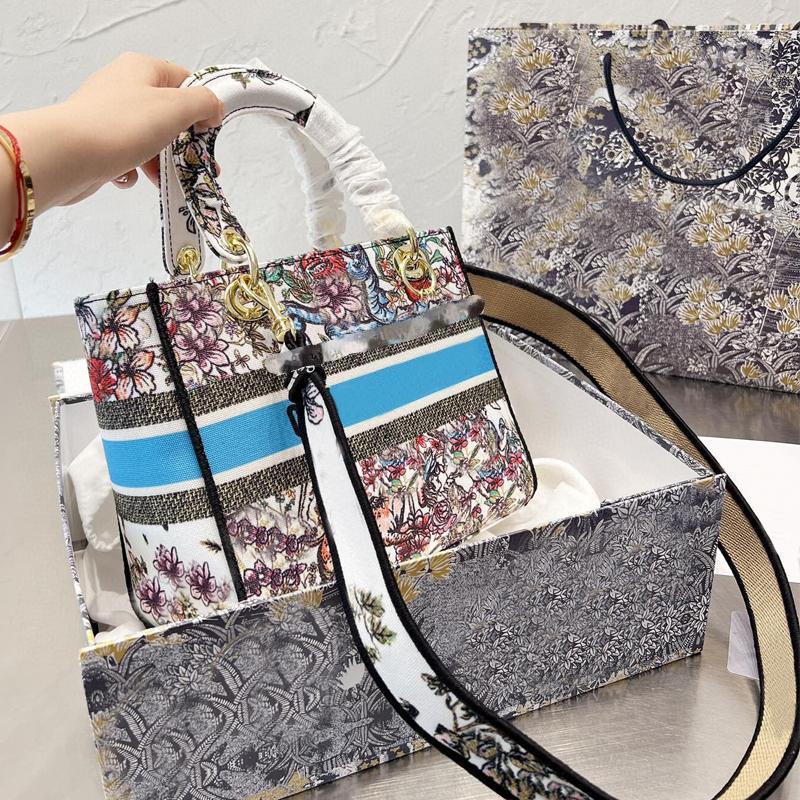 fashion Cute Embroidery Ladies Bags Color Shoulder Bag Designer Luxury Handbags Cross Body Women Totes Crossbody Clutch Fashion Handbag Chain Canvas letter, Box
fashion Cute Embroidery Ladies Bags Color Shoulder Bag Designer Luxury Handbags Cross Body Women Totes Crossbody Clutch Fashion Handbag Chain Canvas letter, Box