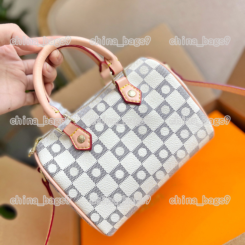 Designer Luxury Women Shoulder Bags Fashion Crossbody Handbags SPEEDY M61252 Boston Purse Women men Pillow Handbag, White grid
Designer Luxury Women Shoulder Bags Fashion Crossbody Handbags SPEEDY M61252 Boston Purse Women men Pillow Handbag, White grid