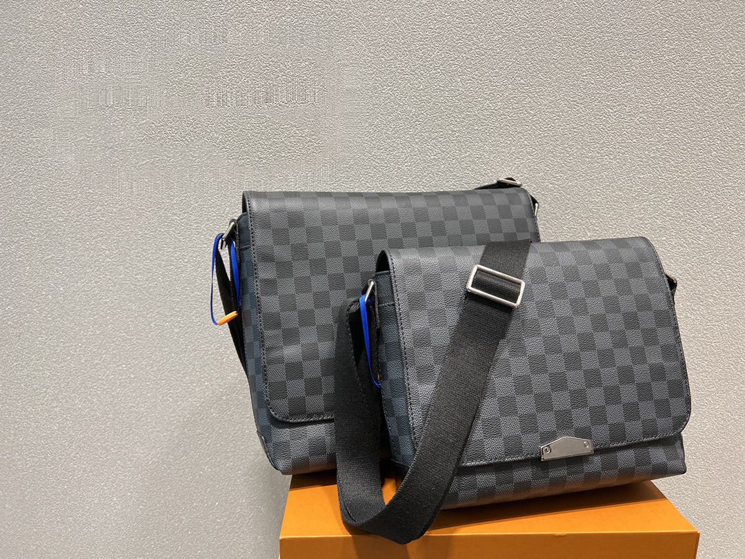 LY Men's Mini Chain Bag Designer Shoulder Bag Macaron Style Fanny BagsCross Body Cosmetic Wrap Leather Handbag Fashion Handbags Double choice of super quality bags
LY Men's Mini Chain Bag Designer Shoulder Bag Macaron Style Fanny BagsCross Body Cosmetic Wrap Leather Handbag Fashion Handbags Double choice of super quality bags