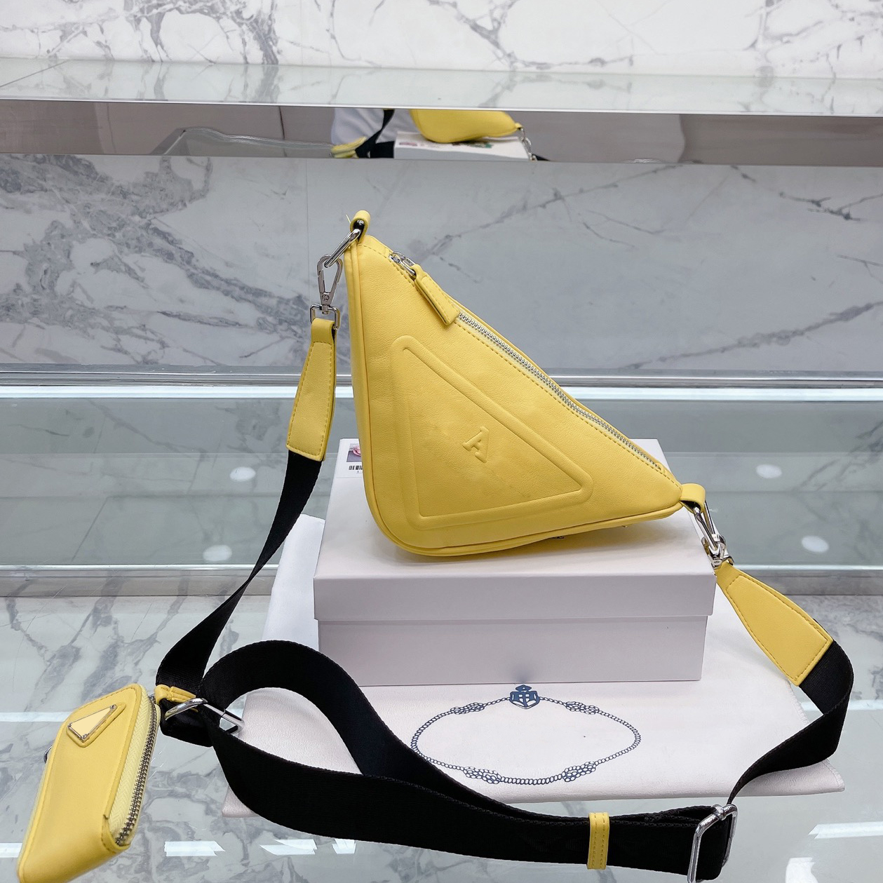 2 in 1 Womens Shoulde Bags Leather and Canvas Diagonal Crossbody Bag Luxury Designer Triangle Handbags For Women With Coin Purse Card Holder 27cm, White
2 in 1 Womens Shoulde Bags Leather and Canvas Diagonal Crossbody Bag Luxury Designer Triangle Handbags For Women With Coin Purse Card Holder 27cm, White