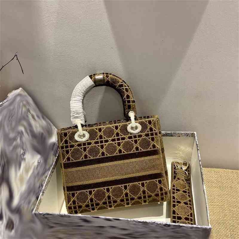 Fashion Women's Handbags Crossbody Bags New D-wallet Printed Canvas Designer Single Shoulder Lady Bag Large Leisure Hand Tote Purses 2022, 00
Fashion Women's Handbags Crossbody Bags New D-wallet Printed Canvas Designer Single Shoulder Lady Bag Large Leisure Hand Tote Purses 2022, 00