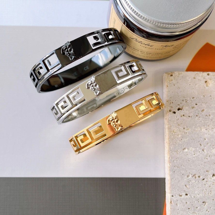 Designers Bangle Bracelets Gold Men Bangle Luxury Designer Gold Black Silver Letter Wispy Bracelet Jewelry Plated Stainless steel Love Gift Bangles
Designers Bangle Bracelets Gold Men Bangle Luxury Designer Gold Black Silver Letter Wispy Bracelet Jewelry Plated Stainless steel Love Gift Bangles