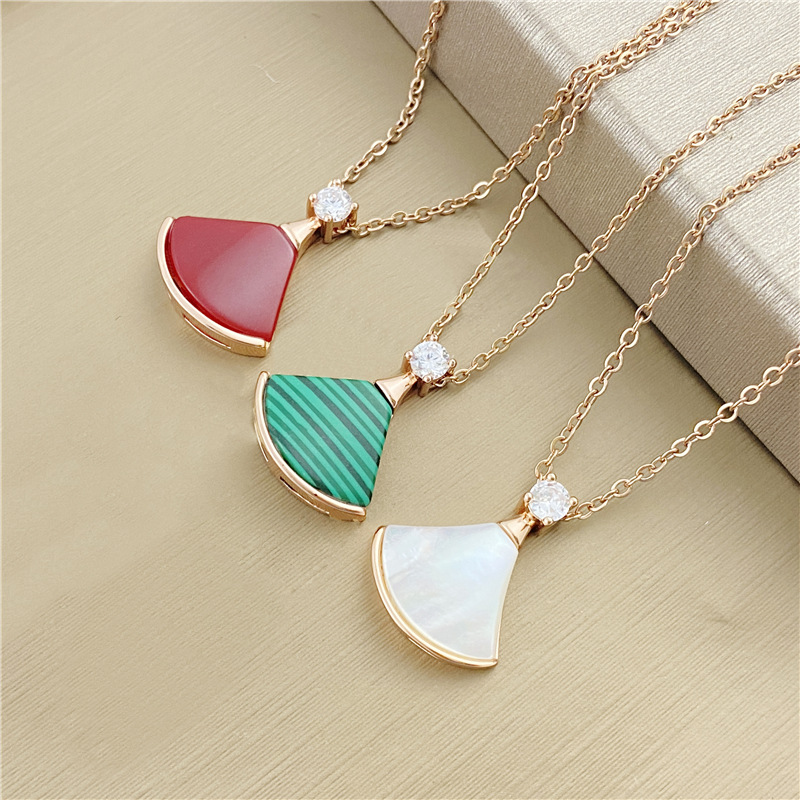 Designer necklaces heart necklace luxury necklace jewelry designers tennis chain gold chains for women Small skirt Fritillaria female pendant white red clavicle
Designer necklaces heart necklace luxury necklace jewelry designers tennis chain gold chains for women Small skirt Fritillaria female pendant white red clavicle