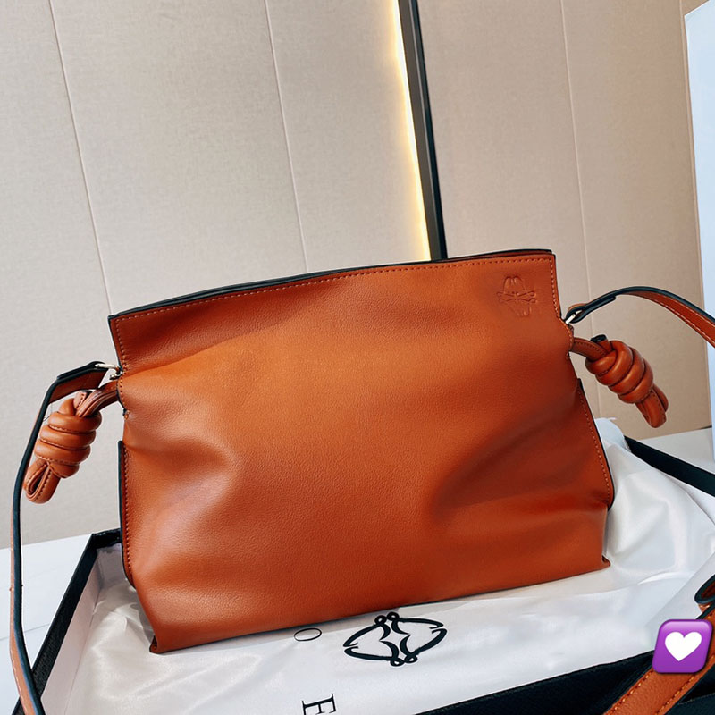 Luxury Designer Bag women Handbag Classic Casual the Tote bag Shoulder Bags Tops Quality Solid color Black Gray Brown Soft Leather fashion
Luxury Designer Bag women Handbag Classic Casual the Tote bag Shoulder Bags Tops Quality Solid color Black Gray Brown Soft Leather fashion