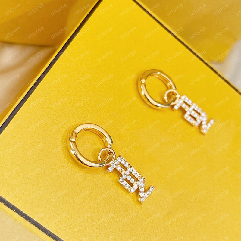 Fashion Classic Designer Ear Cuff Earrings Pearl F For Women Men Earring Luxurys Designers Heart Gold Hoop Letter Stud Premium Earrings Jewelry
Fashion Classic Designer Ear Cuff Earrings Pearl F For Women Men Earring Luxurys Designers Heart Gold Hoop Letter Stud Premium Earrings Jewelry