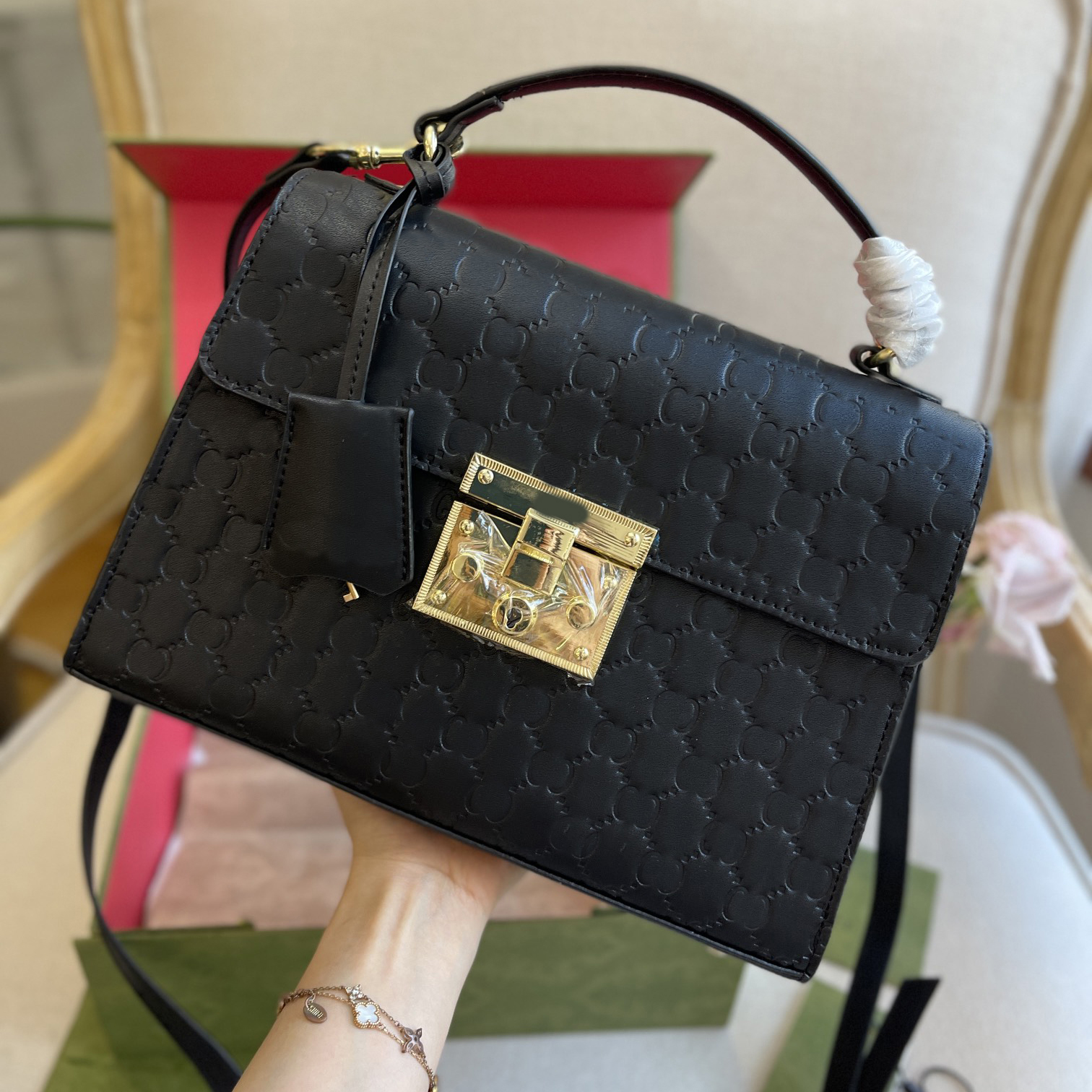 Women totes bags designer bag Crossbody Luxury Fashion Shoulder Handbags High Quality Letter Purse Phone Wallet Metallic Lock, No bags
Women totes bags designer bag Crossbody Luxury Fashion Shoulder Handbags High Quality Letter Purse Phone Wallet Metallic Lock, No bags