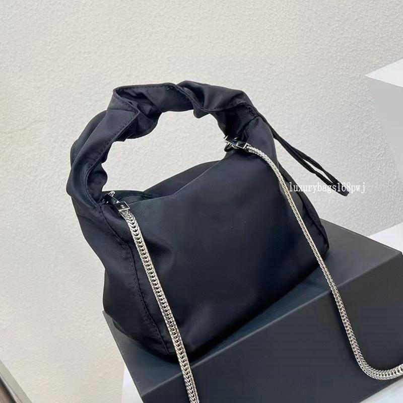 Luxurys Woman Handbags Shoulder Bags Baguettes Designer Nylon Hobos Crossbody Bag Women Soft Handbag Colors Chain Bag, Box single shot can not be sent
Luxurys Woman Handbags Shoulder Bags Baguettes Designer Nylon Hobos Crossbody Bag Women Soft Handbag Colors Chain Bag, Box single shot can not be sent