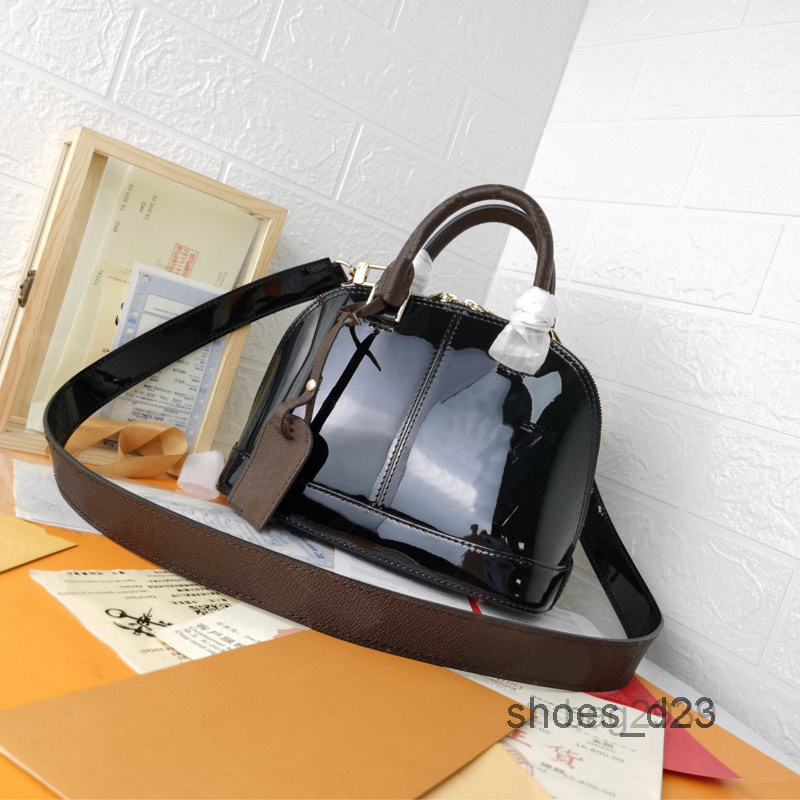 Handbag Evening Bags Women Tote Miroir Shell Bag Fashion Crossbody Bags Painted Cowhide Leather Letter Printing Detachable Belt M54785Multi
Handbag Evening Bags Women Tote Miroir Shell Bag Fashion Crossbody Bags Painted Cowhide Leather Letter Printing Detachable Belt M54785Multi