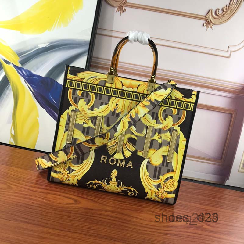 Bags Branded Evening Co Sunshine Handbag Tote Bag Women Crossbody Bags Baroque Pattern Fashion Letters Removable Strap Amber Handle High Qu
Bags Branded Evening Co Sunshine Handbag Tote Bag Women Crossbody Bags Baroque Pattern Fashion Letters Removable Strap Amber Handle High Qu