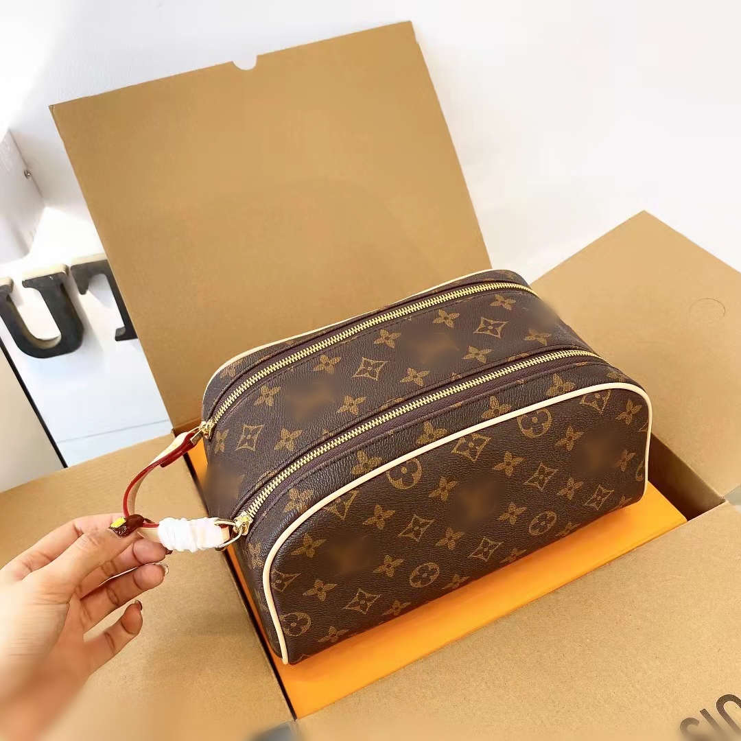 2022 Men Travelling Toilet Bag Designer Women Wash Bag Large Capacity Cosmetic Bags Makeup Toiletry Bag Pouch Makeup Toiletry Bags YSLity louiseity LVs Viutonity, Dark grey
2022 Men Travelling Toilet Bag Designer Women Wash Bag Large Capacity Cosmetic Bags Makeup Toiletry Bag Pouch Makeup Toiletry Bags YSLity louiseity LVs Viutonity, Dark grey