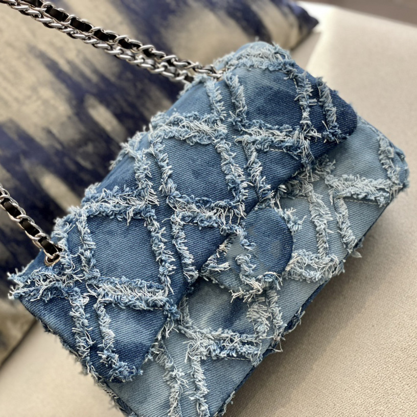 Womens Classic Flap Quilted Denim Bags Tassel Large Capacity Silver Metal Hardware Matelasse Chain Crossbody Shoulder With Pouch Purse Designer Handbags 25X13CM, Box
Womens Classic Flap Quilted Denim Bags Tassel Large Capacity Silver Metal Hardware Matelasse Chain Crossbody Shoulder With Pouch Purse Designer Handbags 25X13CM, Box