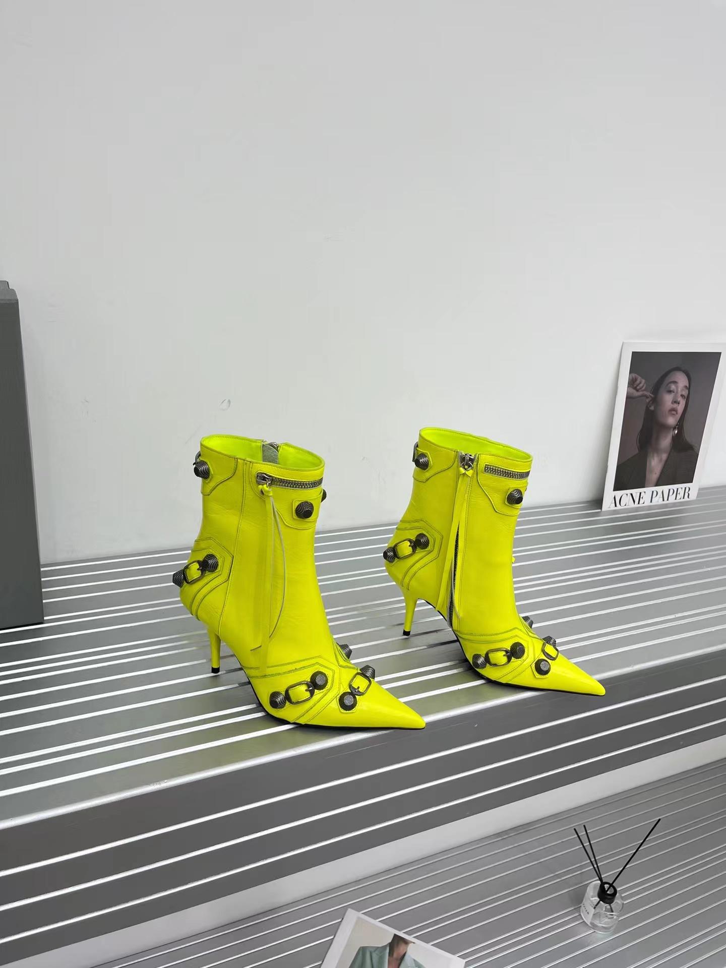 22ss Motorcycle Boot New Metal Nail Liudin Prong Side Zipper Not Pick Leg 2022 Cagole Type 35-41, Pink
22ss Motorcycle Boot New Metal Nail Liudin Prong Side Zipper Not Pick Leg 2022 Cagole Type 35-41, Pink
