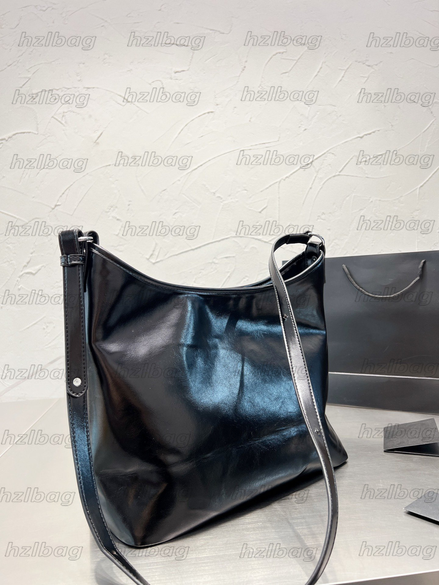 2022 Shopping Bag Black Leather Large Capacity Handle Shoulder Bag Paris Luxurys Hobo Women Designer Cross Body, Color 01
2022 Shopping Bag Black Leather Large Capacity Handle Shoulder Bag Paris Luxurys Hobo Women Designer Cross Body, Color 01