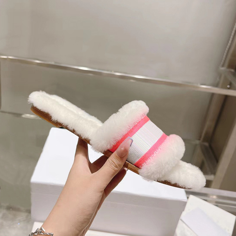 Womens Designer Embroidered Fur Slippers Lady Wool Slides Winter Fluffy Furry Warm Letters Sandals House Fuzzy Girl Flip Flop Casual Classic Flat Slide
Womens Designer Embroidered Fur Slippers Lady Wool Slides Winter Fluffy Furry Warm Letters Sandals House Fuzzy Girl Flip Flop Casual Classic Flat Slide