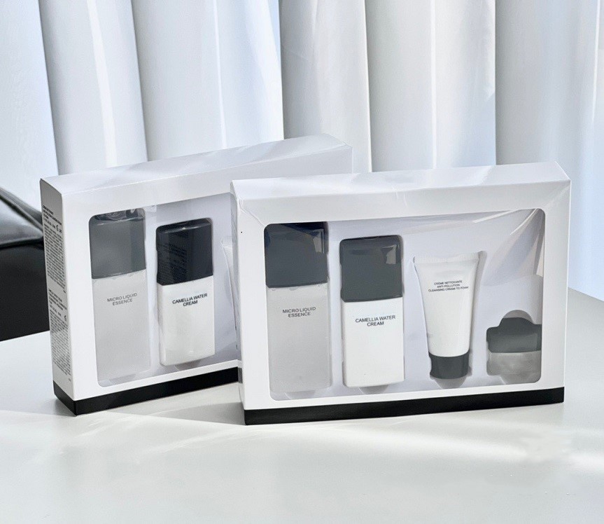 4 in 1 Face Hydrating Skin Beauty Care Mini Set Travel Suit Christmas Liquid Essence Cream Foam Cleanser Micro Moisturizing Cream Gift Collection Kit in 4 pieces