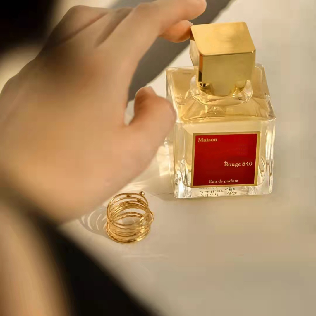 Luxury perfume Maison 70ml Bacarat Rouge 540 Extrait De Parfum Paris Men Women Fragrance Long Lasting Smell Spray Fast ship
Luxury perfume Maison 70ml Bacarat Rouge 540 Extrait De Parfum Paris Men Women Fragrance Long Lasting Smell Spray Fast ship