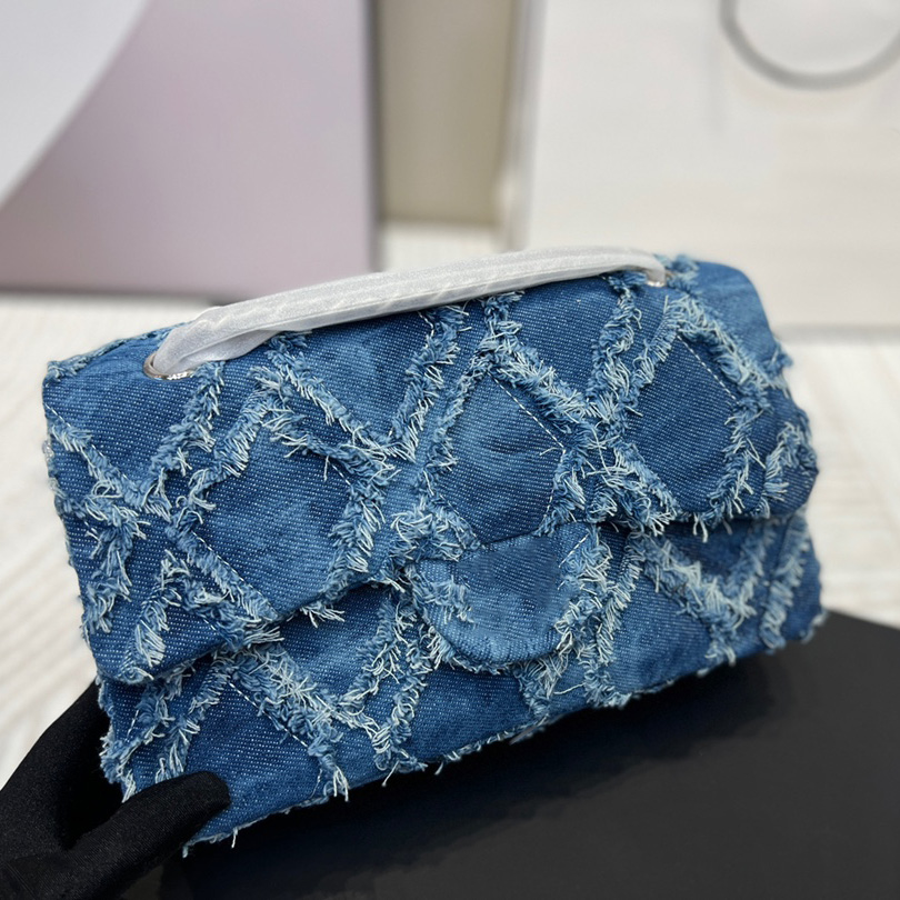 22F/W Womens Vinatge Classic Flap Quilted Denim Bags SHW Crossbody Shoulder Large Capacity Luxury Designer Blue Black Outdoor Designer Purse Handbags 25CM, Box
22F/W Womens Vinatge Classic Flap Quilted Denim Bags SHW Crossbody Shoulder Large Capacity Luxury Designer Blue Black Outdoor Designer Purse Handbags 25CM, Box