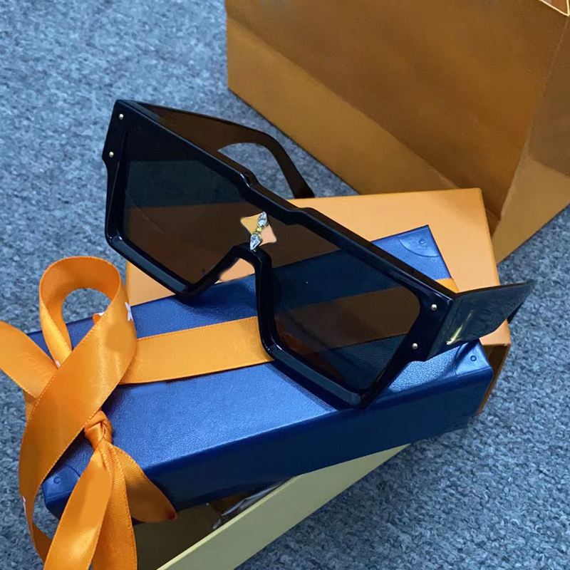 locs Sunglasses luxury millionaire designer sunglasses for women men mens large conjoined lenses with four-leaf clover diamonds H7Q6
locs Sunglasses luxury millionaire designer sunglasses for women men mens large conjoined lenses with four-leaf clover diamonds H7Q6
