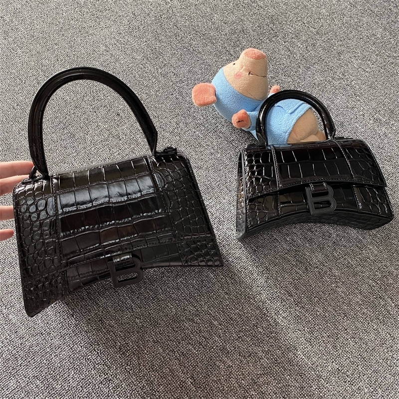 Designer Bag Balenciga Black Alligator Hourglass Xs Backpack Original Logo, Crocodile black buckle xs
Designer Bag Balenciga Black Alligator Hourglass Xs Backpack Original Logo, Crocodile black buckle xs