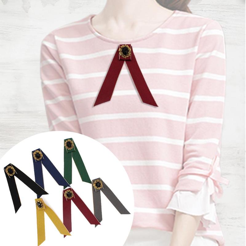 Bow Ties 2022 Elegant Men Women Wedding Party Collar Shirt Tie British Alloy Rhinestone V Style Cosplay Uniform Ribbon Pin Bowtie
Bow Ties 2022 Elegant Men Women Wedding Party Collar Shirt Tie British Alloy Rhinestone V Style Cosplay Uniform Ribbon Pin Bowtie