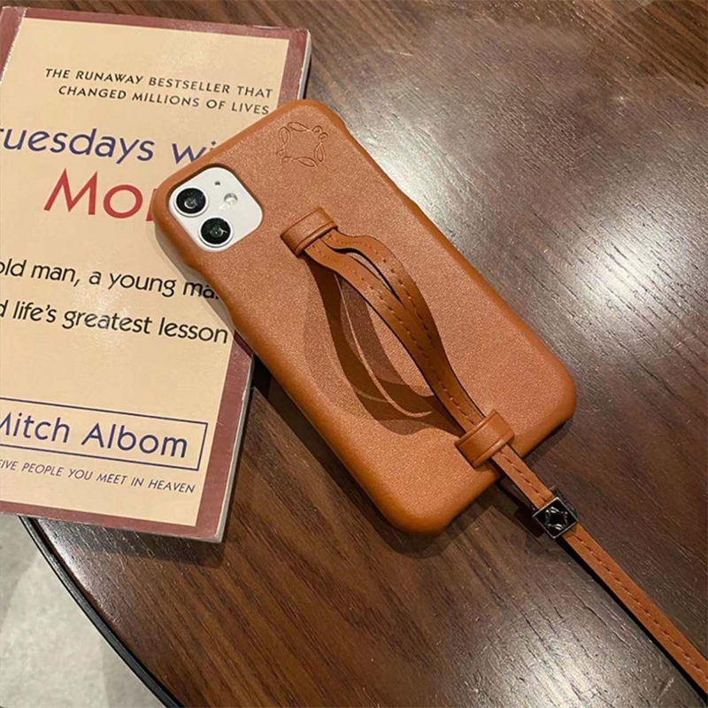 Fashion Leather Designers Iphone Cases Print Wrist Strap Phone Case For Iphone 14 Promax 14 Pro 14 13pro 12 11 Pro Cellphone Protect Case, Black
Fashion Leather Designers Iphone Cases Print Wrist Strap Phone Case For Iphone 14 Promax 14 Pro 14 13pro 12 11 Pro Cellphone Protect Case, Black