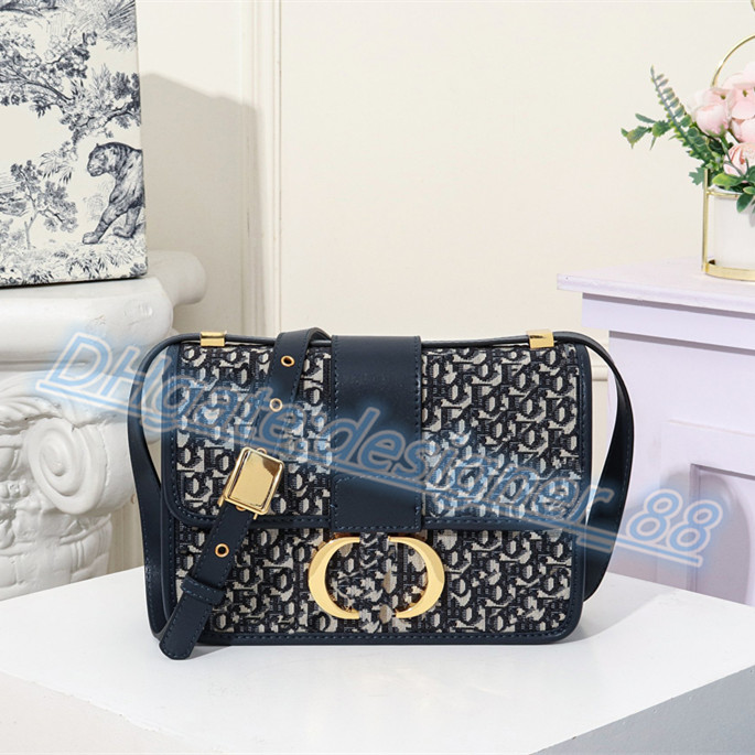 Designer embroidery tote Montaignes 30 bag smooth leather Luxury classic fashion square mens women's crossbody pochette travel handbags brand clutch shoulder bags, Box
Designer embroidery tote Montaignes 30 bag smooth leather Luxury classic fashion square mens women's crossbody pochette travel handbags brand clutch shoulder bags, Box