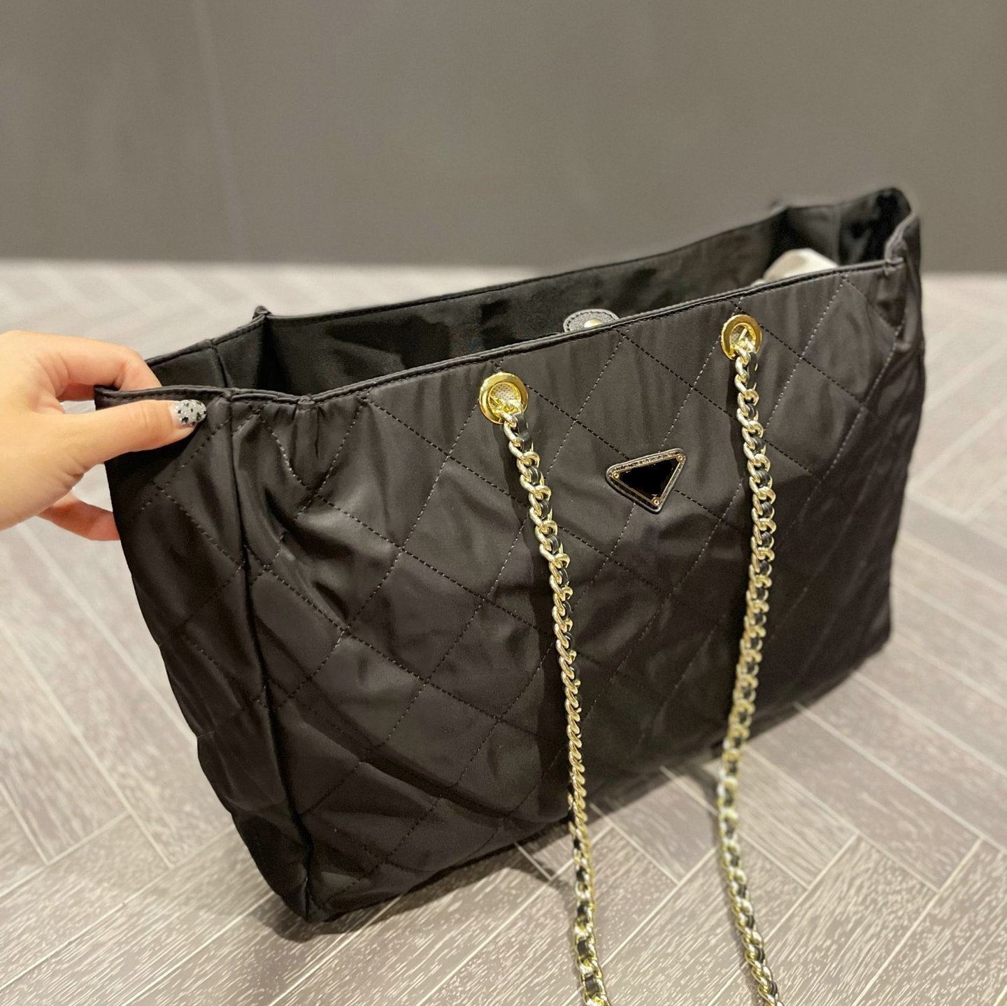 Hot Solds Luxurys bags Designers Handbags Purses Women Letter Shoulder Crossbody Bag Large capacity tote shoulder beach Elegant joker, Black
Hot Solds Luxurys bags Designers Handbags Purses Women Letter Shoulder Crossbody Bag Large capacity tote shoulder beach Elegant joker, Black